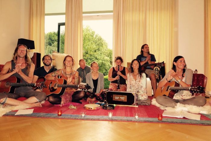 Satsang en mantra concert met Savituriya