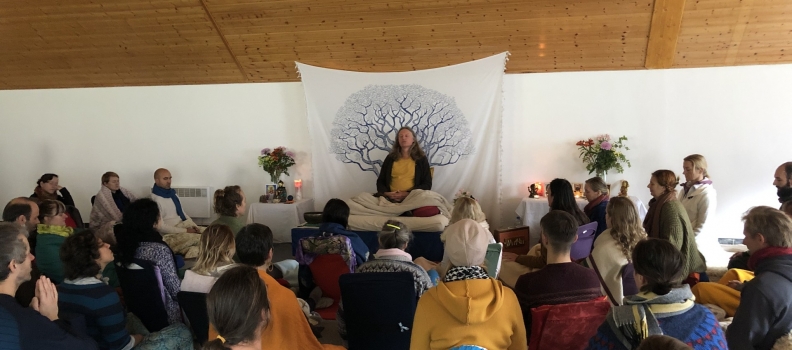 Satsang v Trimurti